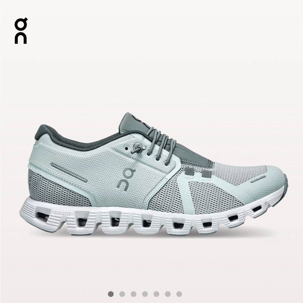 On Cloud 5 running, women’s 9.5, Surf Cobble